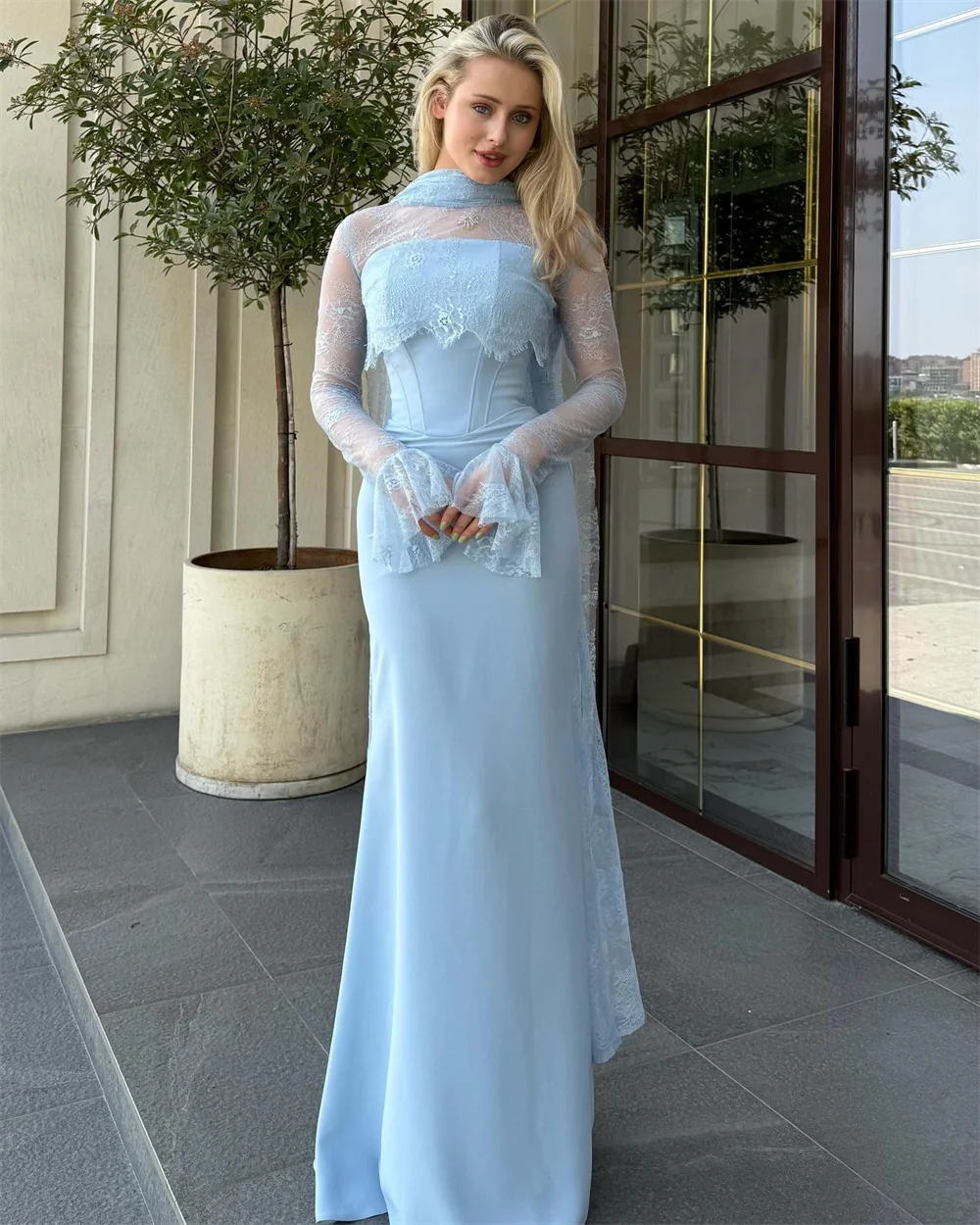 キャシー カスタム ブルー ホルターネック レース プロムドレス シース ロングスリーブ 花嫁衣装 レースアップ マキシ丈 フォーマル イブニング 2025