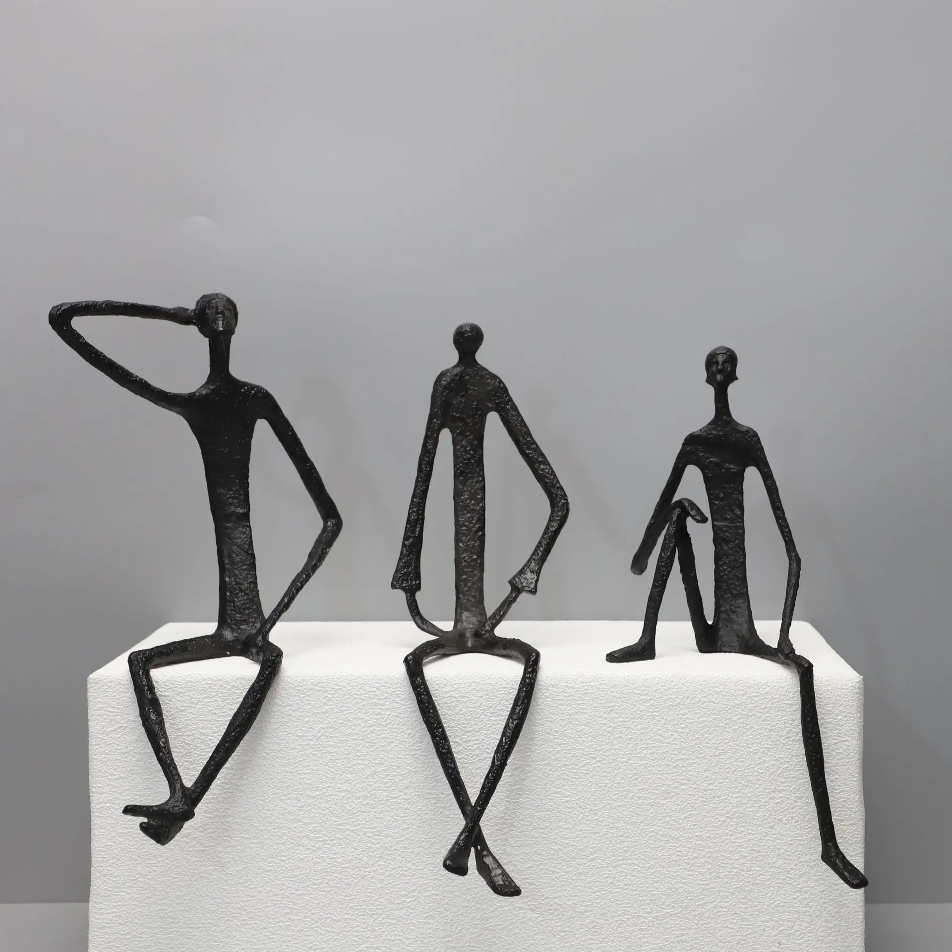 Juego de escultura de figura de Metal fina abstracta moderna, estatuilla de pensador sentado, estatua de arte del hierro Vintage para decoración de escritorio de oficina en casa