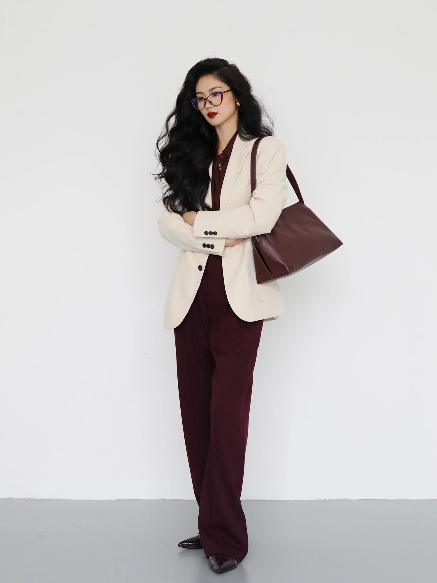 กางเกงสูทผู้หญิงสีแดง Angola ของ TAIYANG OFFICE ทรงขากว้างเอวสูง ผ้าพลิ้ว ทรงตรง ใส่ได้ทั้งฤดูใบไม้ผลิและฤดูใบไม้ร่วง