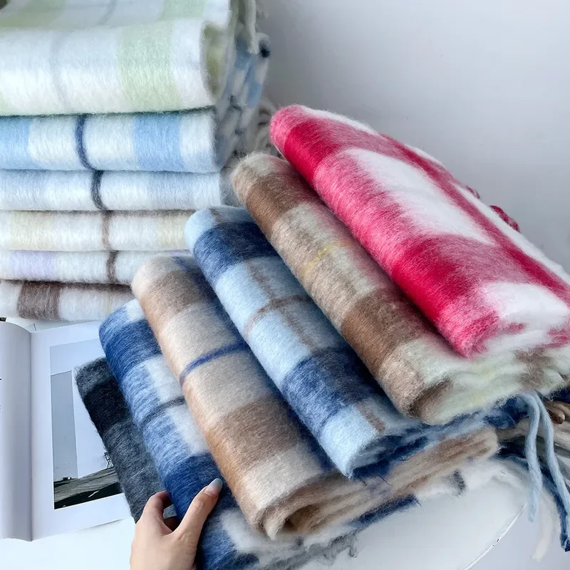 Bufanda de Mohair 2026 para Mujer, Moda de Invierno, Diseño a Cuadros, Gruesa y Versátil, Venta al Por Mayor