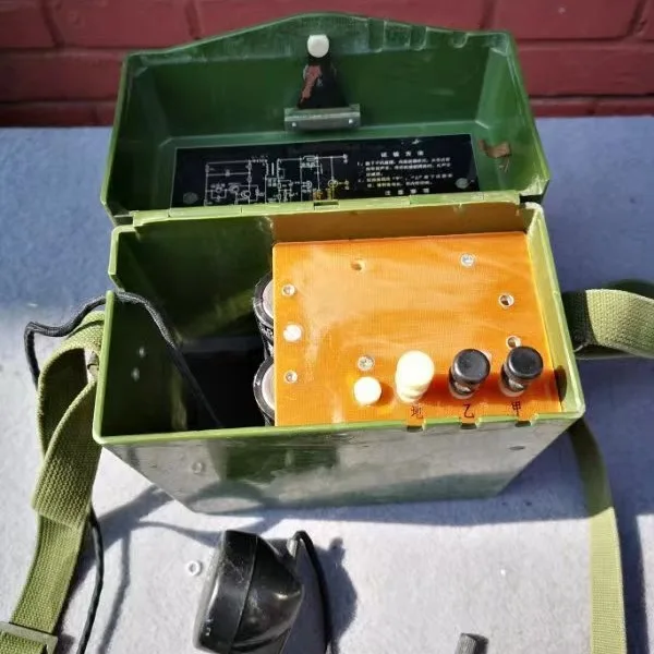 Field work magnet telephone type 65-1 telephone, emergency communication machine with green outer box
