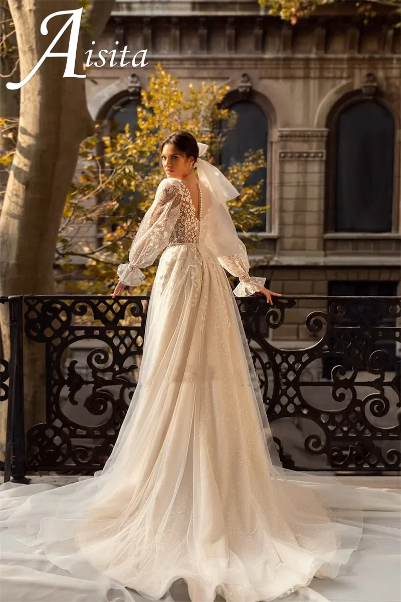 Vintage Long Sleeve Wedding Dresses V Neck Lace Applique Wedding Gown A Line Backless Bride Dress Vestido de Noiva Customized