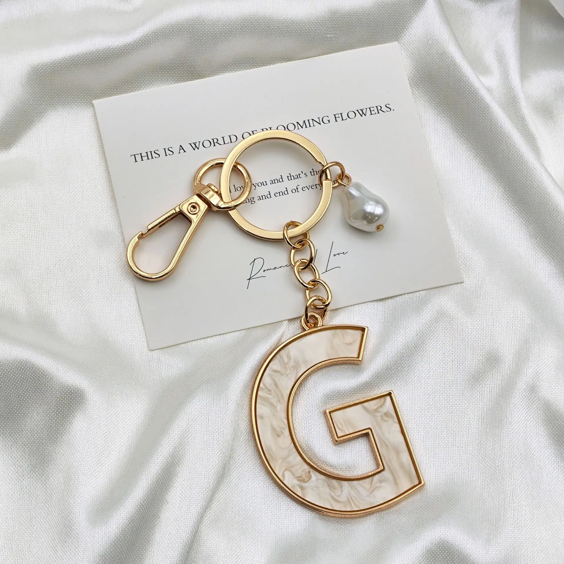 Dekorativer A-Z Initialen-Schlüsselanhänger für Paare, Metall-Initialen-Anhänger, DIY-Geschenk für Männer und Frauen, Modischer Anhänger-Schlüsselanhänger mit Luxus-Perle – Detail 23