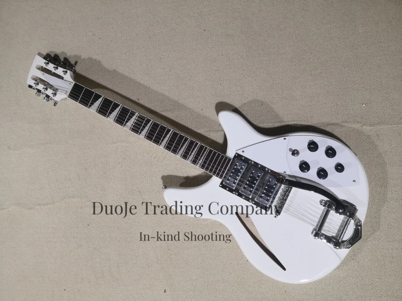 White guitar, semi-hollow guitar, small rocker, HHH pickup, white guard plate, 22 frets, 360 guitar factory custom-made