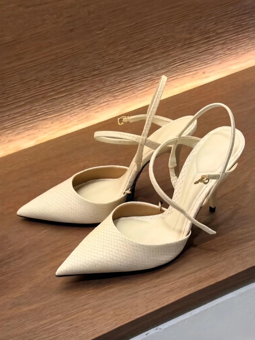 

Elegant Cream Leather Pointed-Toe Stiletto High Heels Snake-Embossed Adjustable Ankle Strap for Women's Fashion Evening Attire