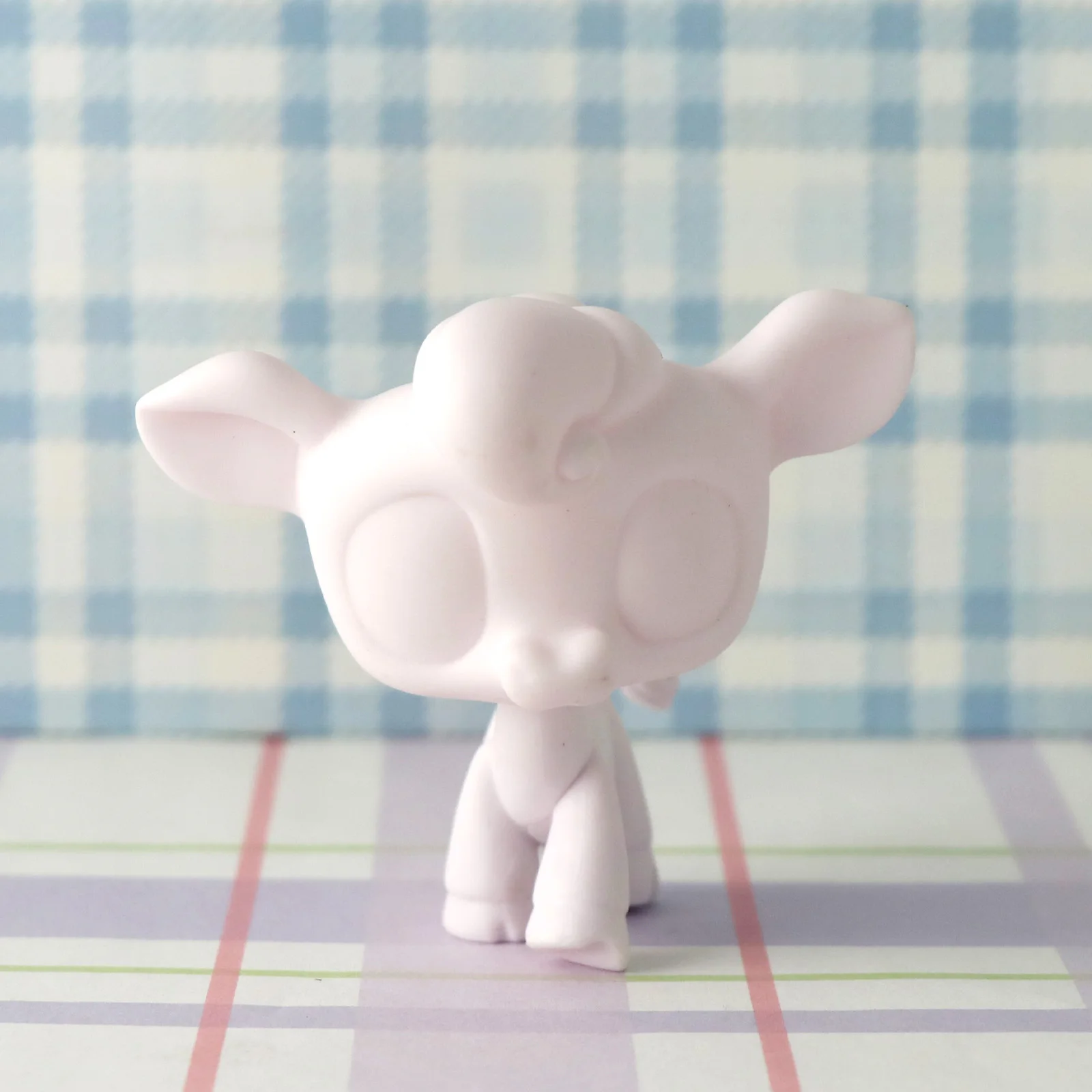 

﻿LPS Minilpsshop Pet Shop Rare Animal White Base Cow 105 DIY Paint Parent Child Interactive Toys Sending Boys and Girls Gifts