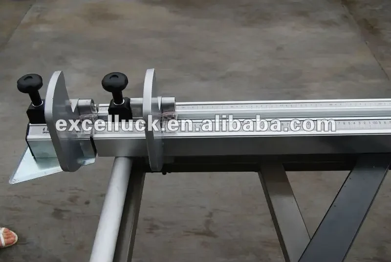 Woodworking Wood Pneumatic Pressing Precision Panel Sliding Table Cutting Saw Machine CE