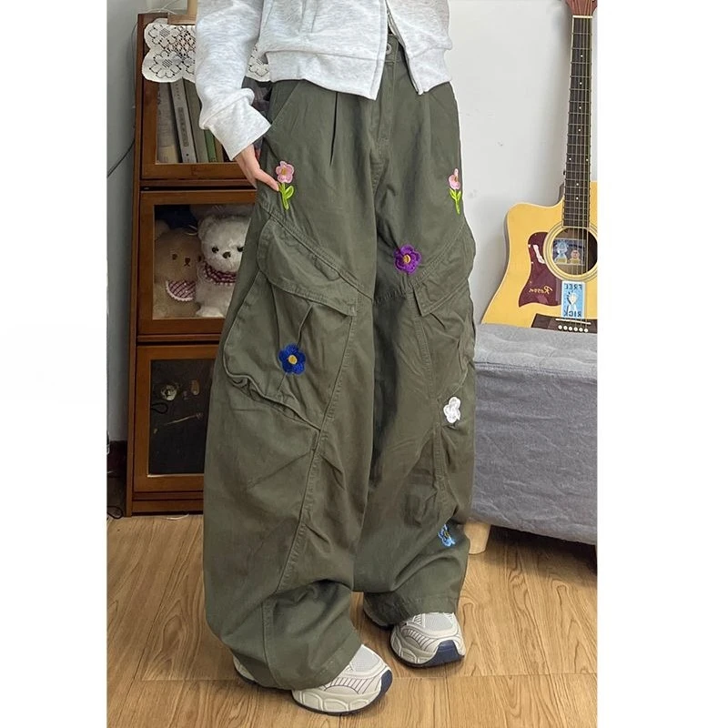 

Design sense flower embroidery green tooling jeans women's spring explosion Spice Girl wide-leg pants floor-mopping trousers