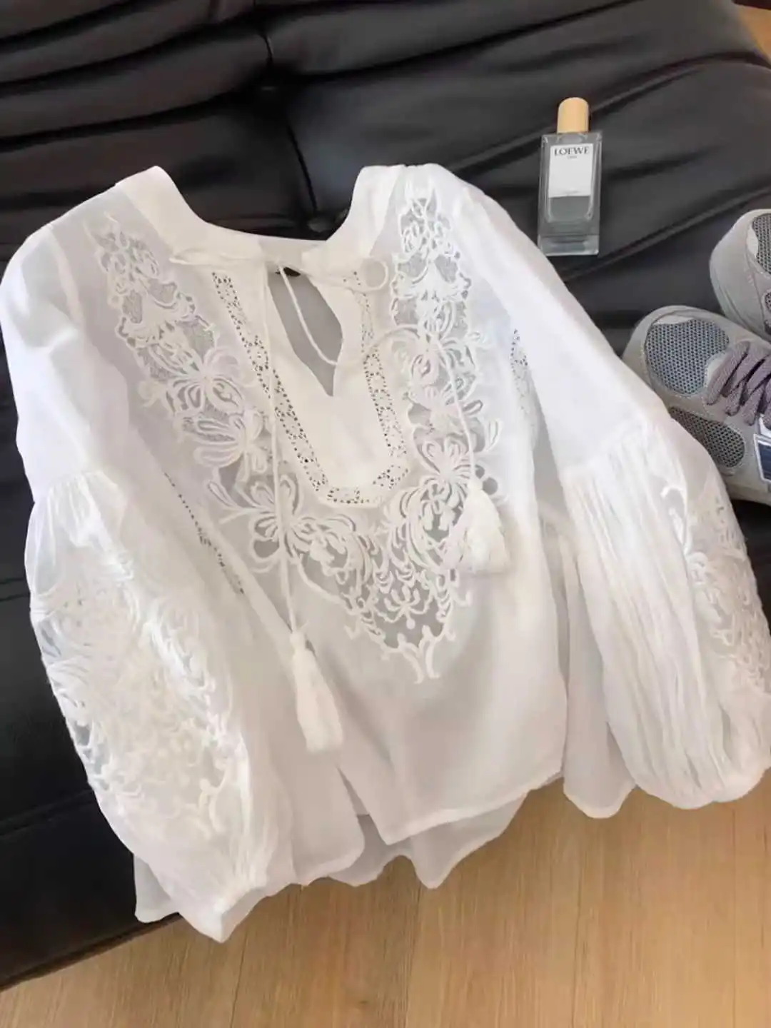 

Женские белые кружевные рубашки и блузки Y2k Эстетическая винтажная рубашка 2000-х годов в этническом стиле с длинными рукавами и вырезами Одежда оверсайз Новинка