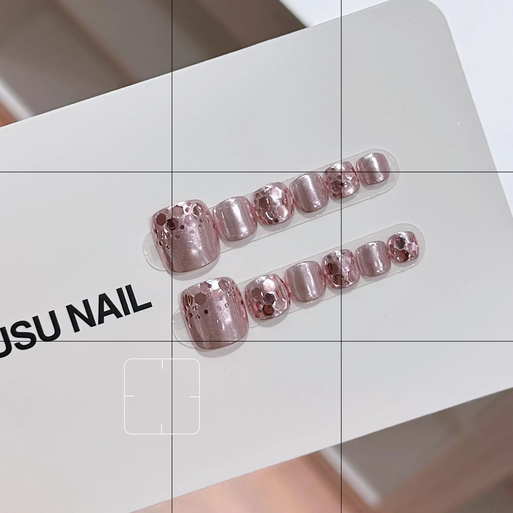 

[Foot Nail - Pink Flash] Pure Handmade Pink White Cat's Eye Foot Nail Patch Nail Art Finished Product Advanced