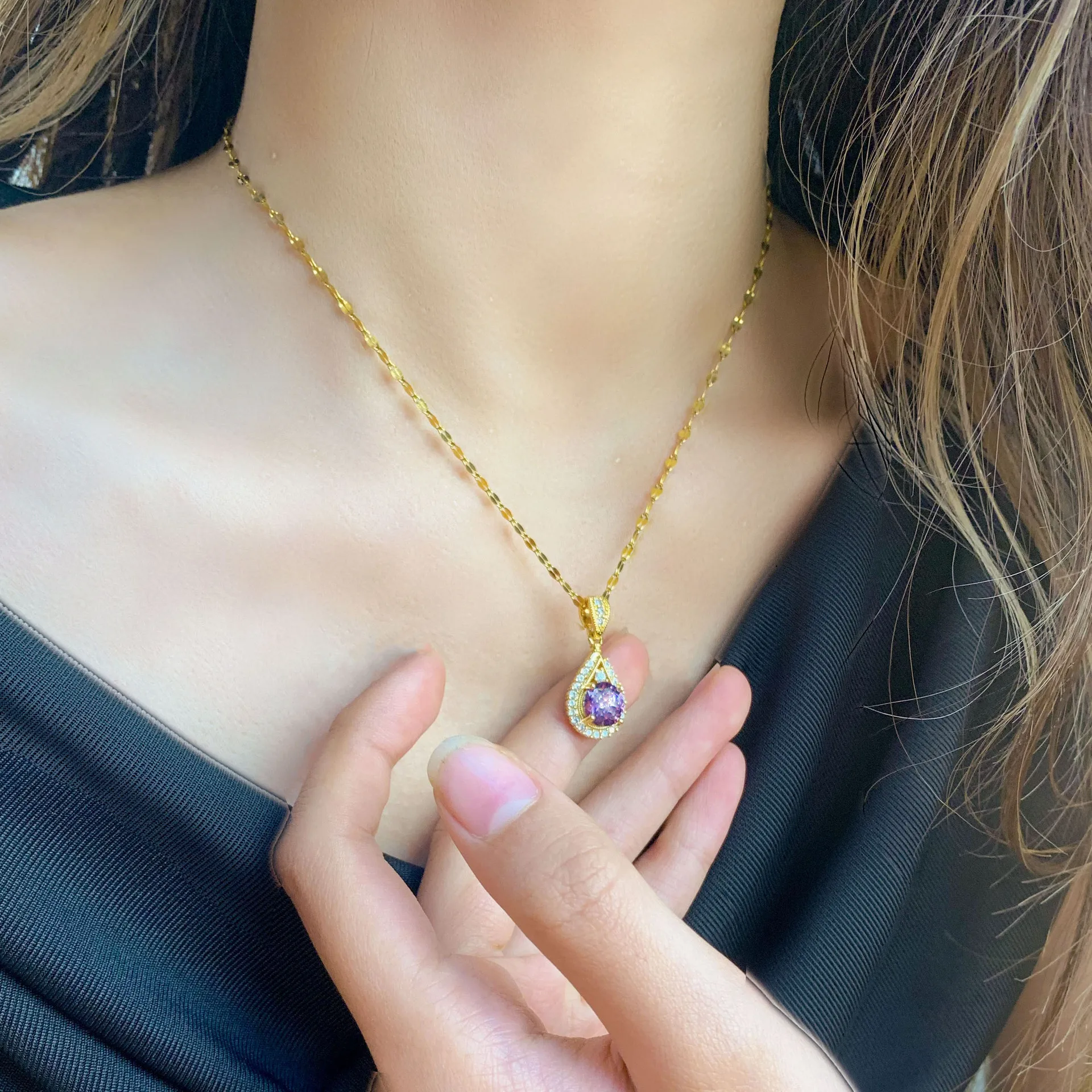 

Women Violet Zircon Necklace Stylish Elegant Luxury Gold Color Tarnish-Resistant Titanium Steel Necklace