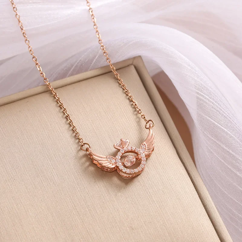 

Fashionable clothing necklace, with a zircon wing pendant and angel wing dynamic necklace, a versatile woman