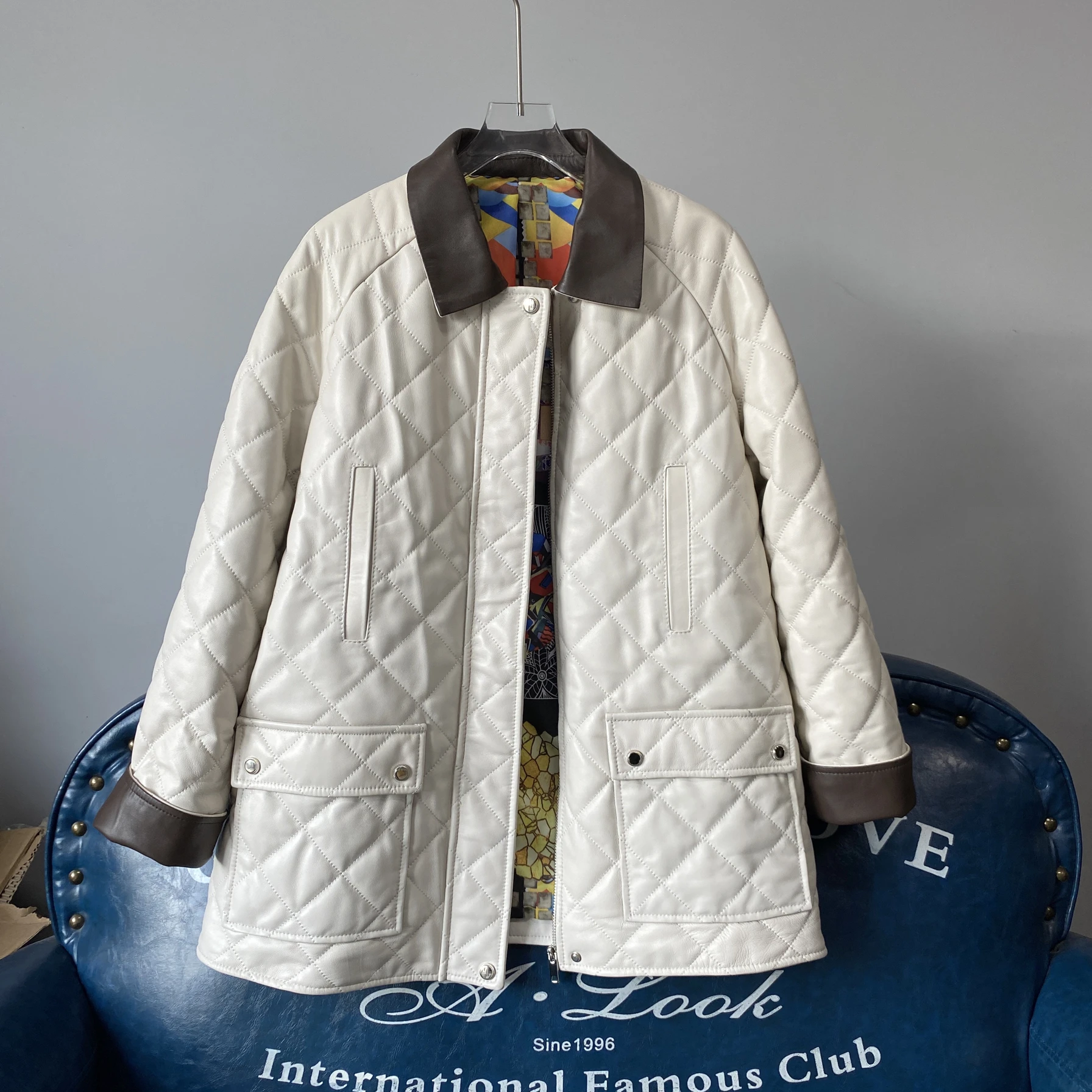 Manteau long en cuir ample pour femme, nouveau modèle d'hiver 2024, motif diamant, en cuir de vachette, style britannique, pour les trajets quotidiens, coupe-vent