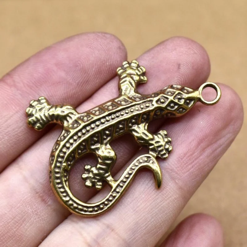 European and American Creative Gecko Keychain Small Pendant Protective Keychain Brass Vintage