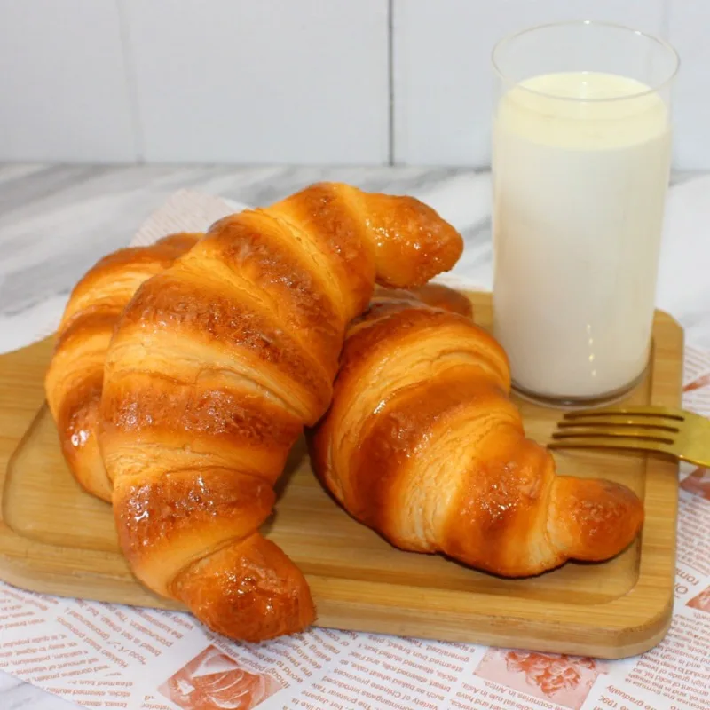 2026 New PU Fake Croissant Model, Sweet Cute Artificial Bread Prop for Bakery Window Display & Food Photography
