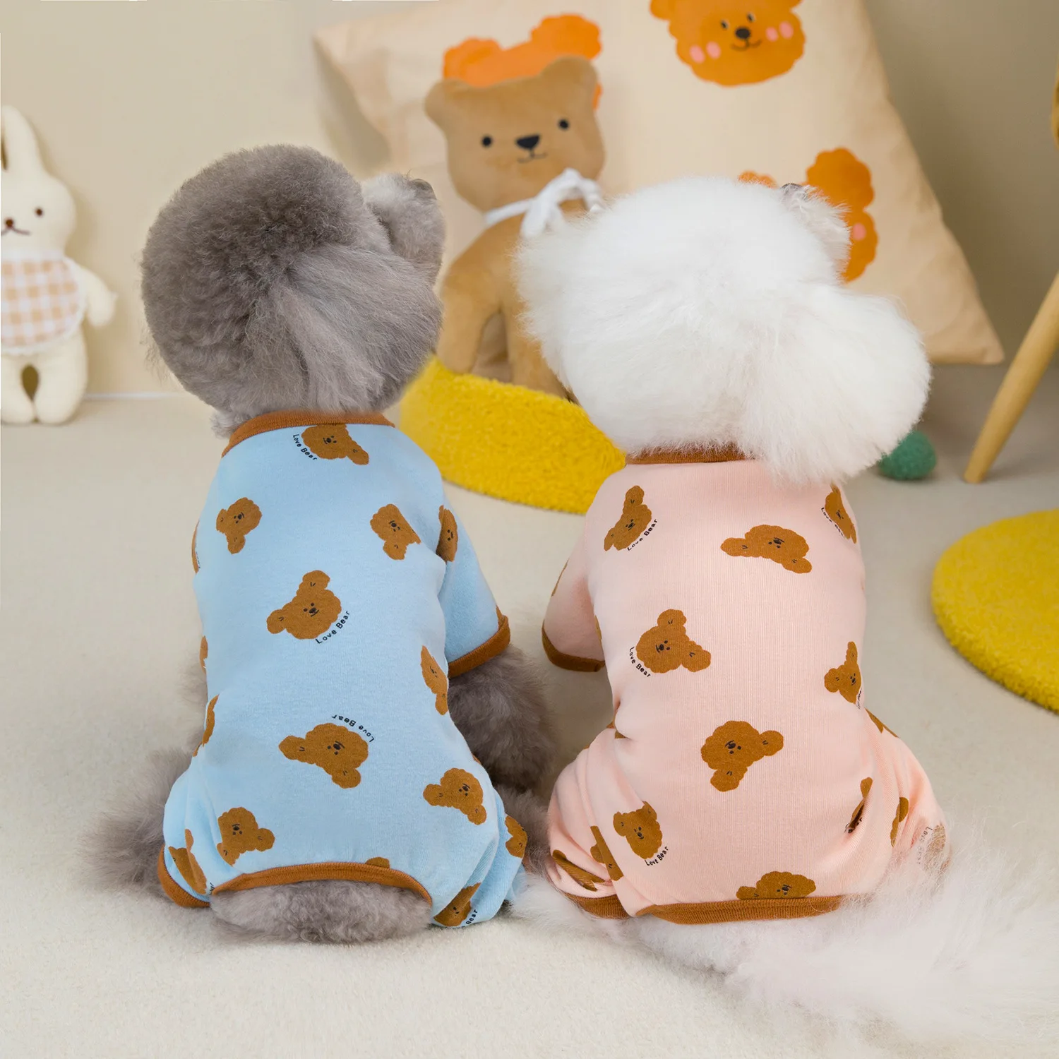 Pijama de Cuatro Patas con Estampado de Oso para Mascotas, Ropa de Dormir Suave para Perros Pequeños como Bichón Frisé y Teddy, y Gatos, Disponible en Cuatro Colores