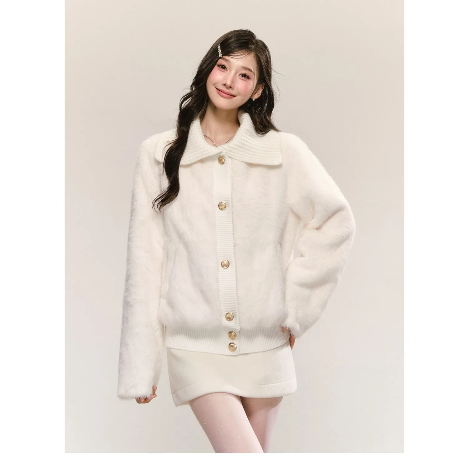 

Милая, мягкая и экологически чистая меховая плюшевая куртка для женщин зимняя, с элитным ощущением. Толстая вязка и сращенный хлопок.