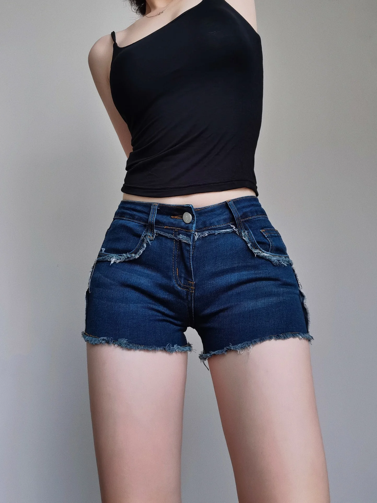 Zomer Nieuw 2024 Pittig Meisje Retro Rauwe Rand Distressed Denim Shorts Vrouwen Gewassen Lage Taille Wikkel Billen Slanke Blauwe Korte Broek V8ny