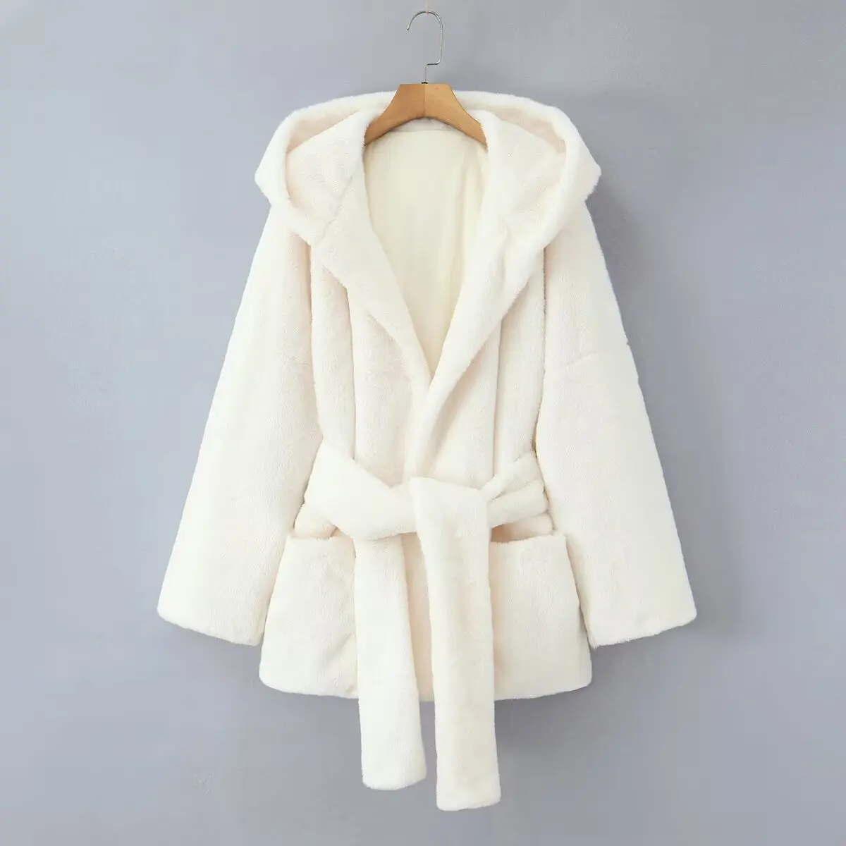 Płaszcz zimowy Maxdutti, kurtka damska, odzież damska, topy, vintage, minimalistyczny, biały płaszcz z kapturem z imitacji futra królika