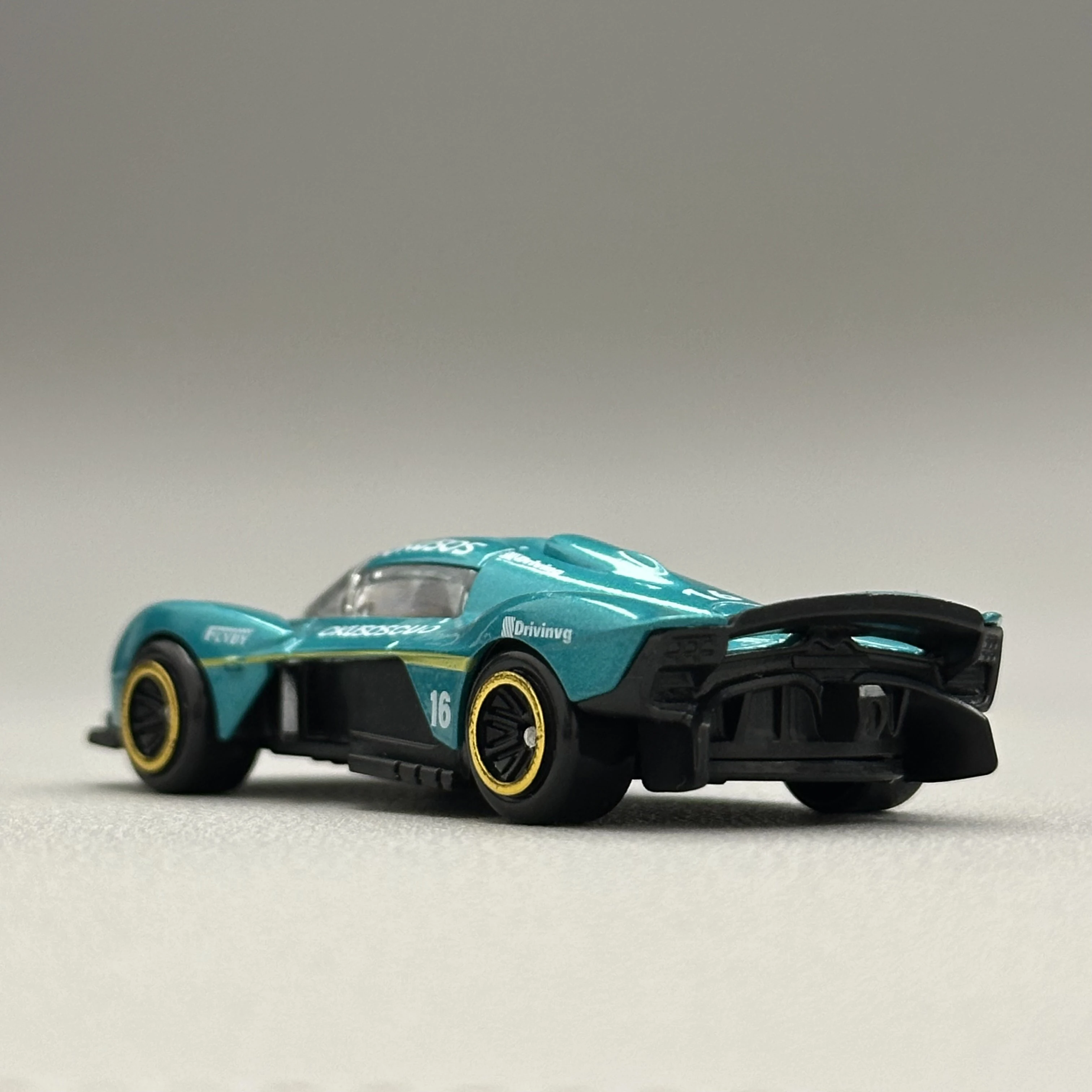 1/64 Diecast Metal Le Mans Racing Car Model Toy Endurance Prototype Vehicle Collectible Mini Car for Boys Display and Collection image 3