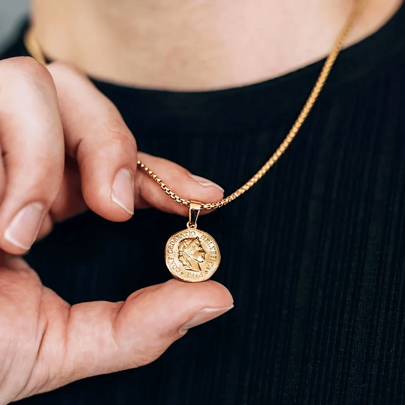 ASONSTEEL Vintage Runde Porträt Anhänger Halsketten Für Frauen Männer Edelstahl Vergoldet Schmuck Wasserdicht Geschenk Punk Hiphop