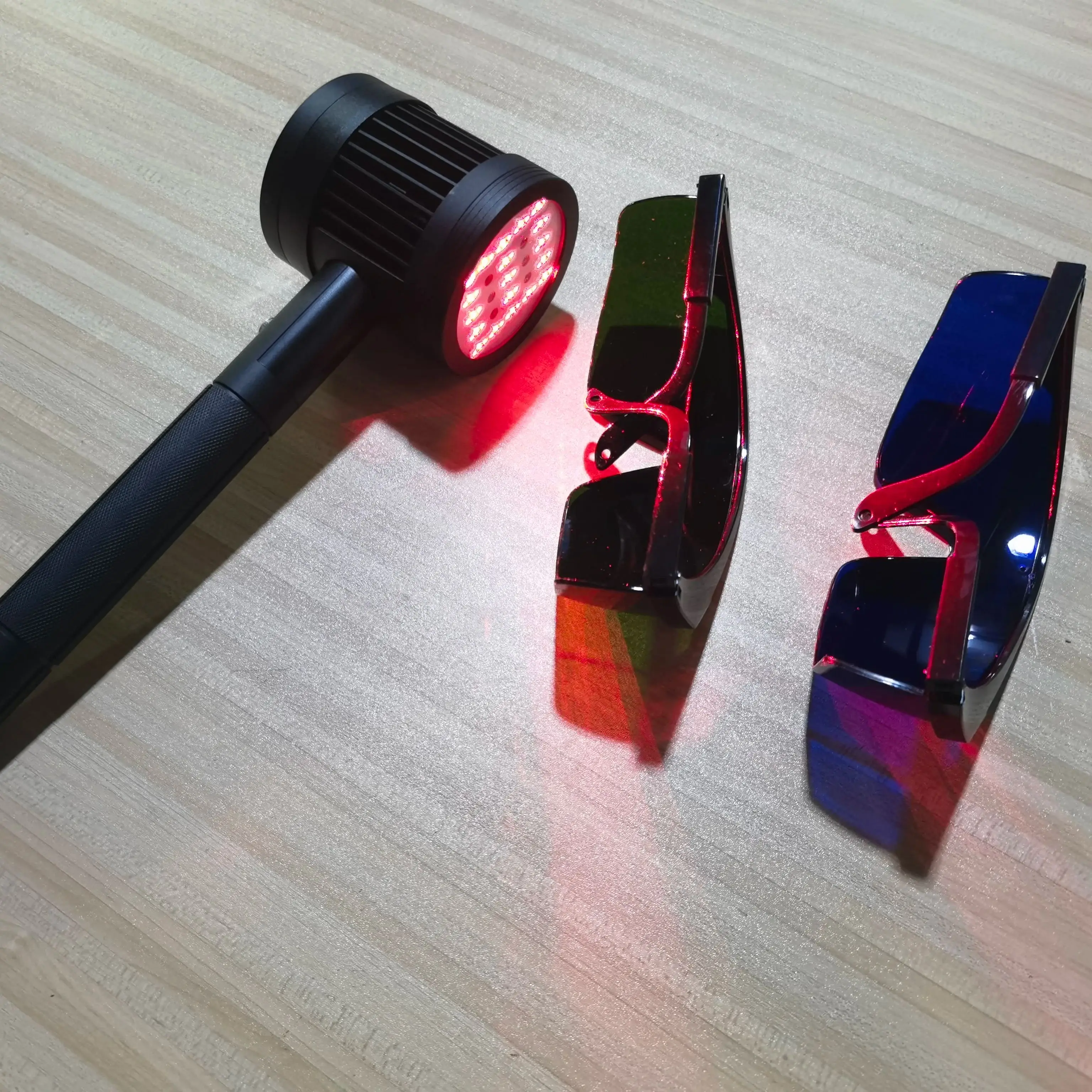 

Dual-Mode Pain Relief Device 6x808nm + 19x650nm Laser & Electrical Stimulation for Chronic Back Pain & Muscle Recovery