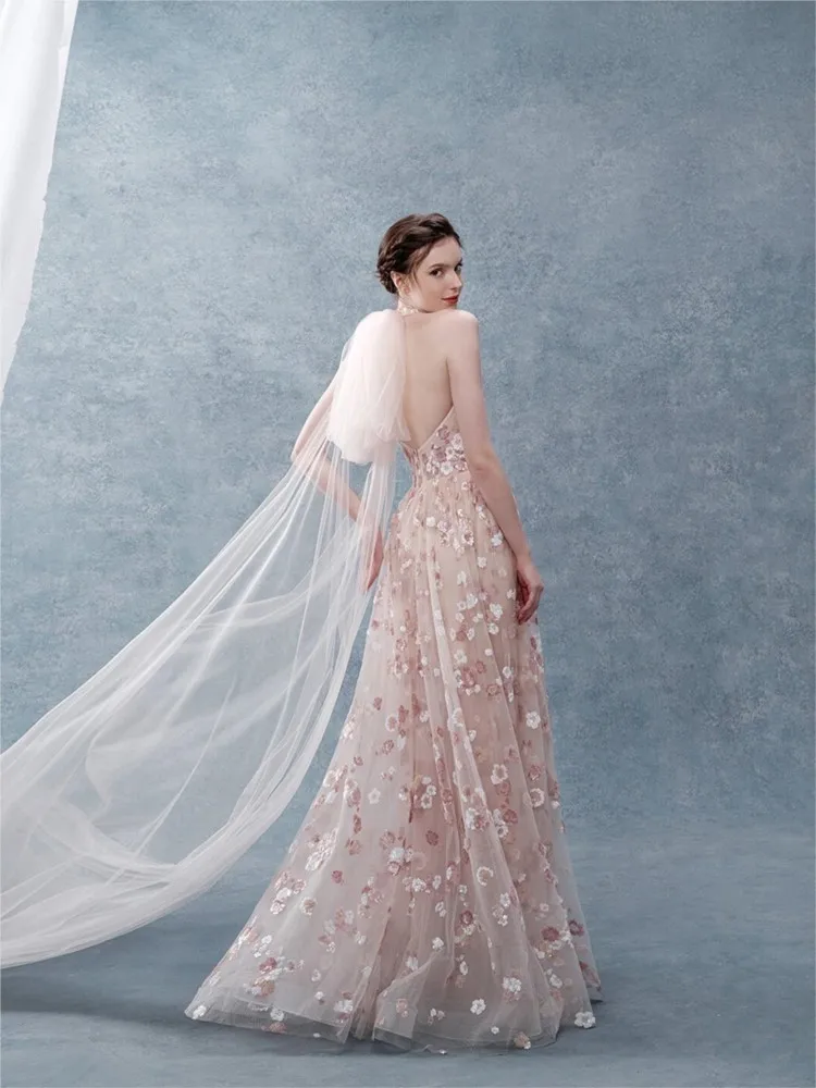 A light luxury gauze design toasting and banquet welcoming dress