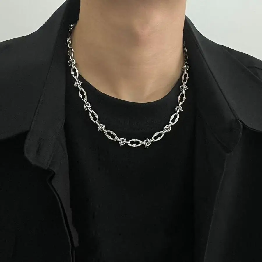 Titanium Steel Twisted Thorn Necklace Distinctive Lip Charm Chain Durable Hip Hop Jewelry for Men Women Perfect Holiday Gift
