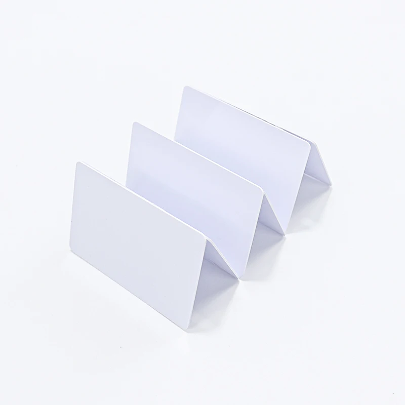 UHF 860-960Mhz Long Read Range White Card Passive UHF RFID PVC Card for Access Management