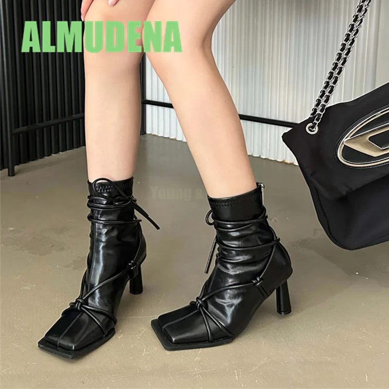 Sepatu Bot Pendek Ujung Persegi untuk Wanita Modis dan Dipersonalisasi dengan Desain Tali dan Sepatu Bot Hak Tinggi Tebal Ritsleting Belakang