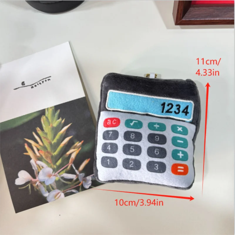 1pc criativo presentes de aniversário menina mochila charme saco pendurado ornamentos engraçado calculadora boneca de pelúcia brinquedos de pelúcia chaveiro pingente