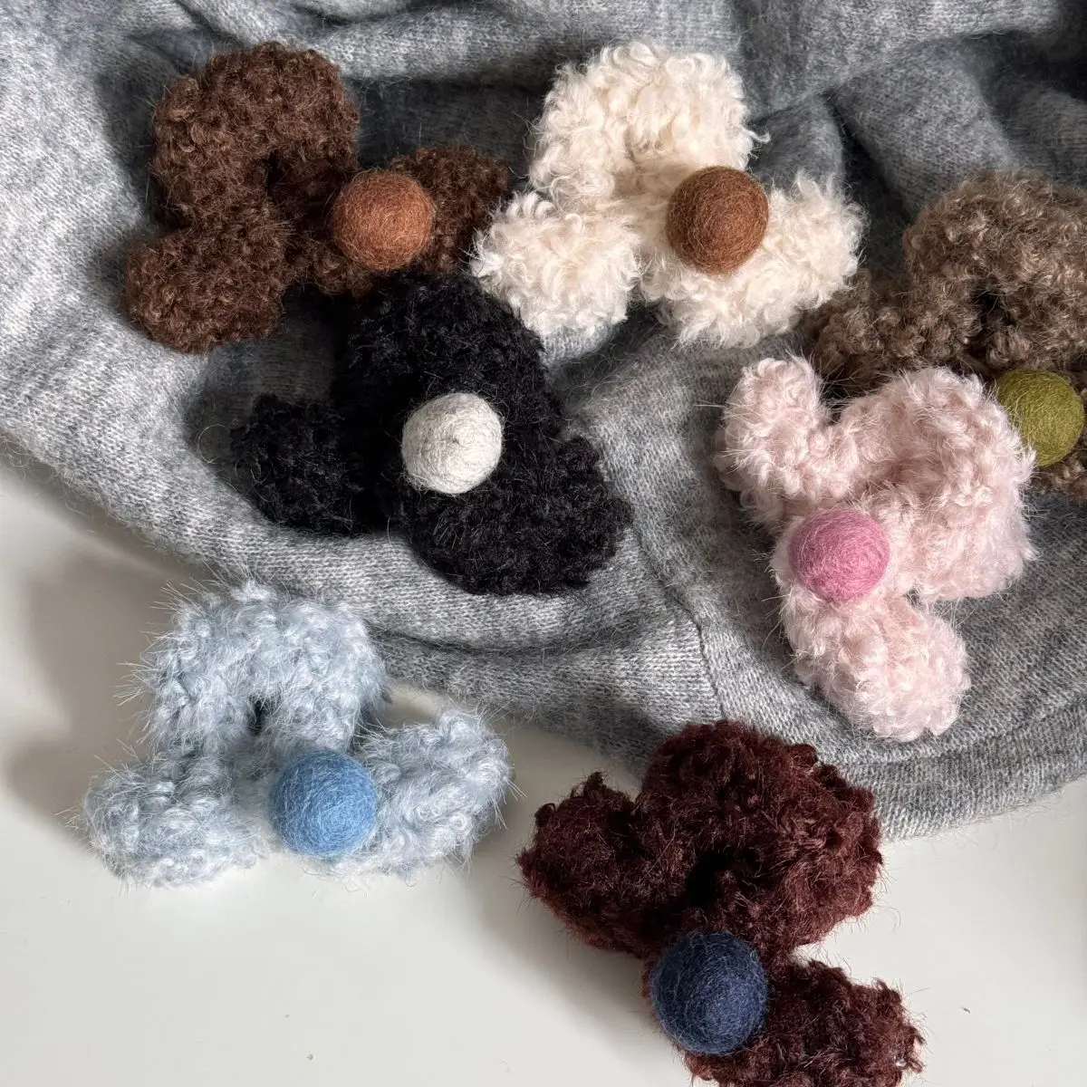 

Заколка-краб для волос из плюша с пушистым шариком, осенне-зимняя, в корейском стиле, из овечьей шерсти, маленькая, для причесок с челкой, аксессуар для волос