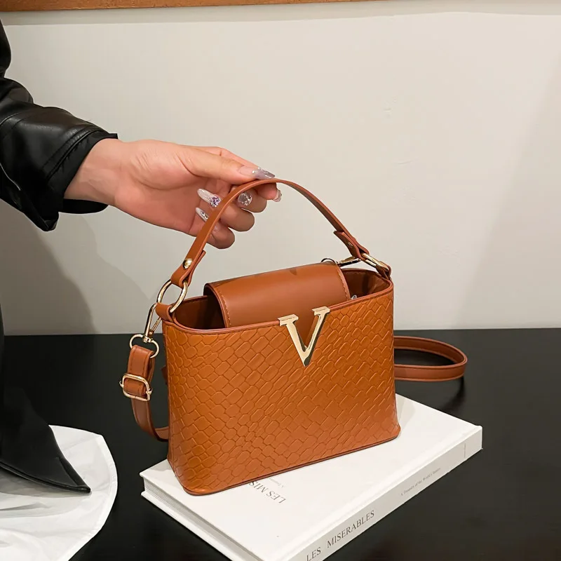 

‌2025 Fall Women's Box Bag - Unique Crossbody/Shoulder, Small Square Purse, Trendy & Versatile, Perfect for Casual Outings‌