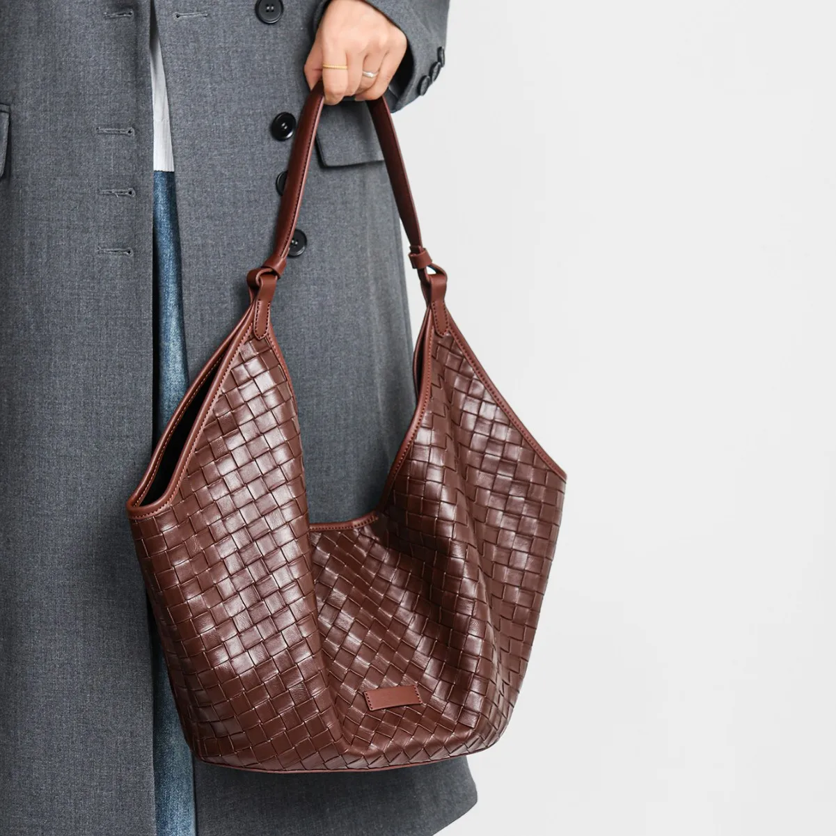 

Genuine Leather Large Capacity Women 2025 New Fashionable Stylish Cowhide Woven Pattern Ladies' Commuter Bag For Bags Female