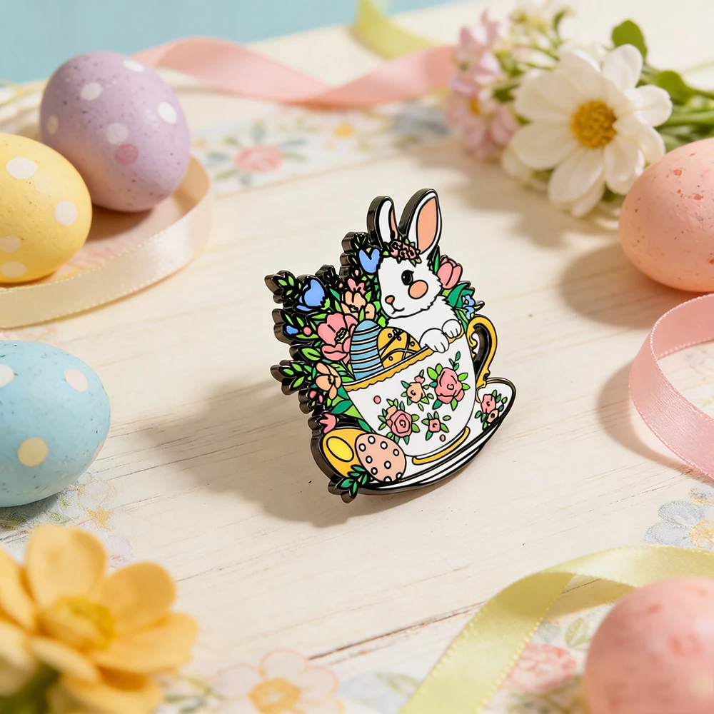 Osterhase in Blumen-Teebecher-Brosche Niedliche Pastell-Ei-Blumen-Emaille-Anstecknadel Frühlingsfest-Reversnadel Kleidungs- und Taschendekoration – Detail 5
