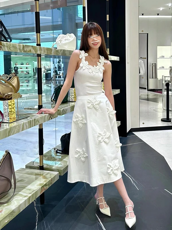 

Design Sensation Slimming Floral 3D Strap Vest And A-Line Skirt Faionable Summer Two-Piece Set for Women 25-35 Years Old