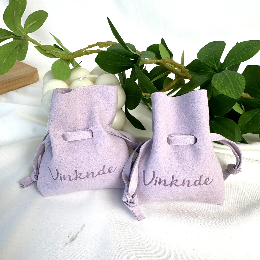 

50 шт., бархатный мешочек для ювелирных изделий из микрофибры с логотипом, 7x8 см, мини-подарочные сумки на шнурке, кольца, органайзер для мыла, упаковка, свадебные сувениры