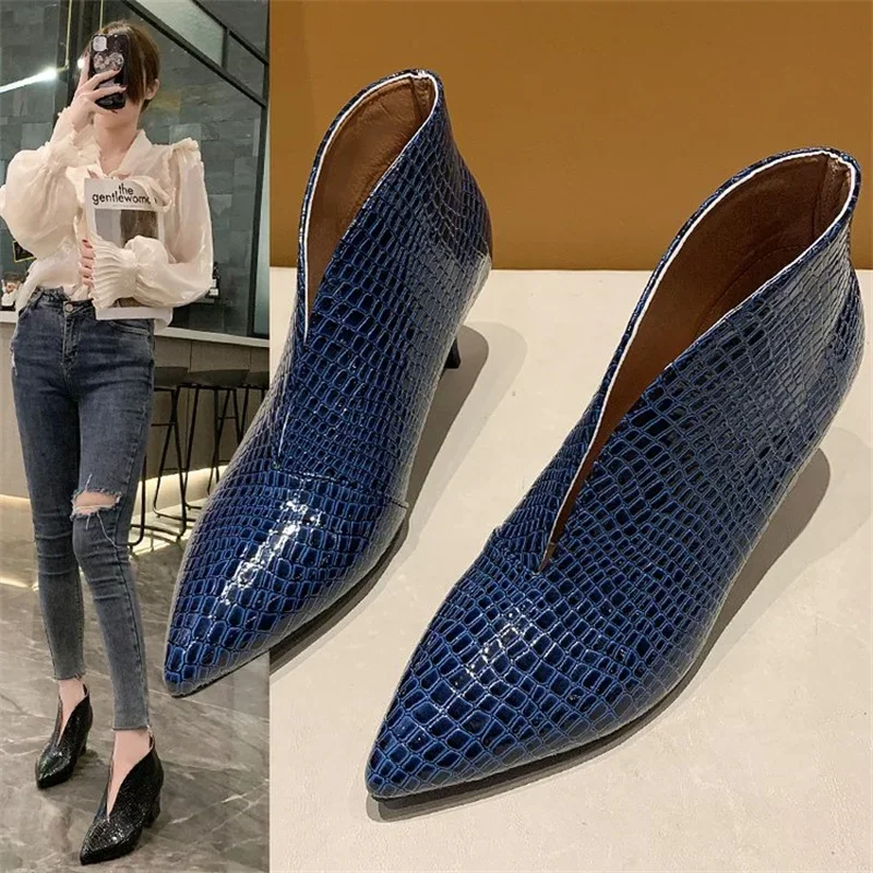 Pointed toe V-mouth patent leather ankle boots women's stiletto 2024 autumn new snakeskin pattern boots are thin leather boots