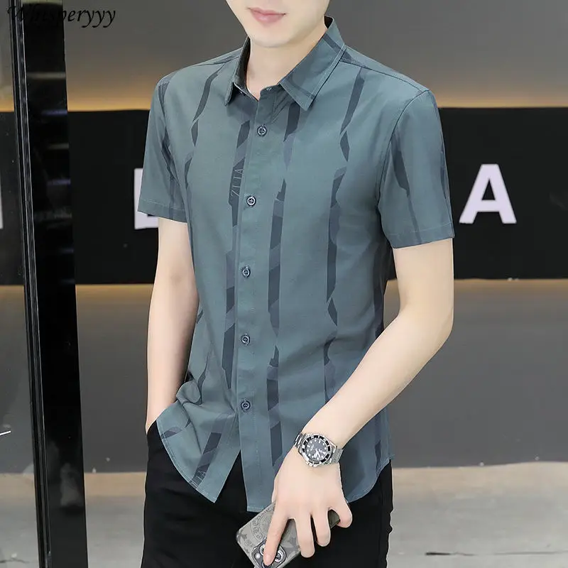

Новая летняя рубашка с короткими рукавами, мужская одежда, деловые полосатые топы, однобортные повседневные лоскутные сорочки с лацканами и принтом Homme