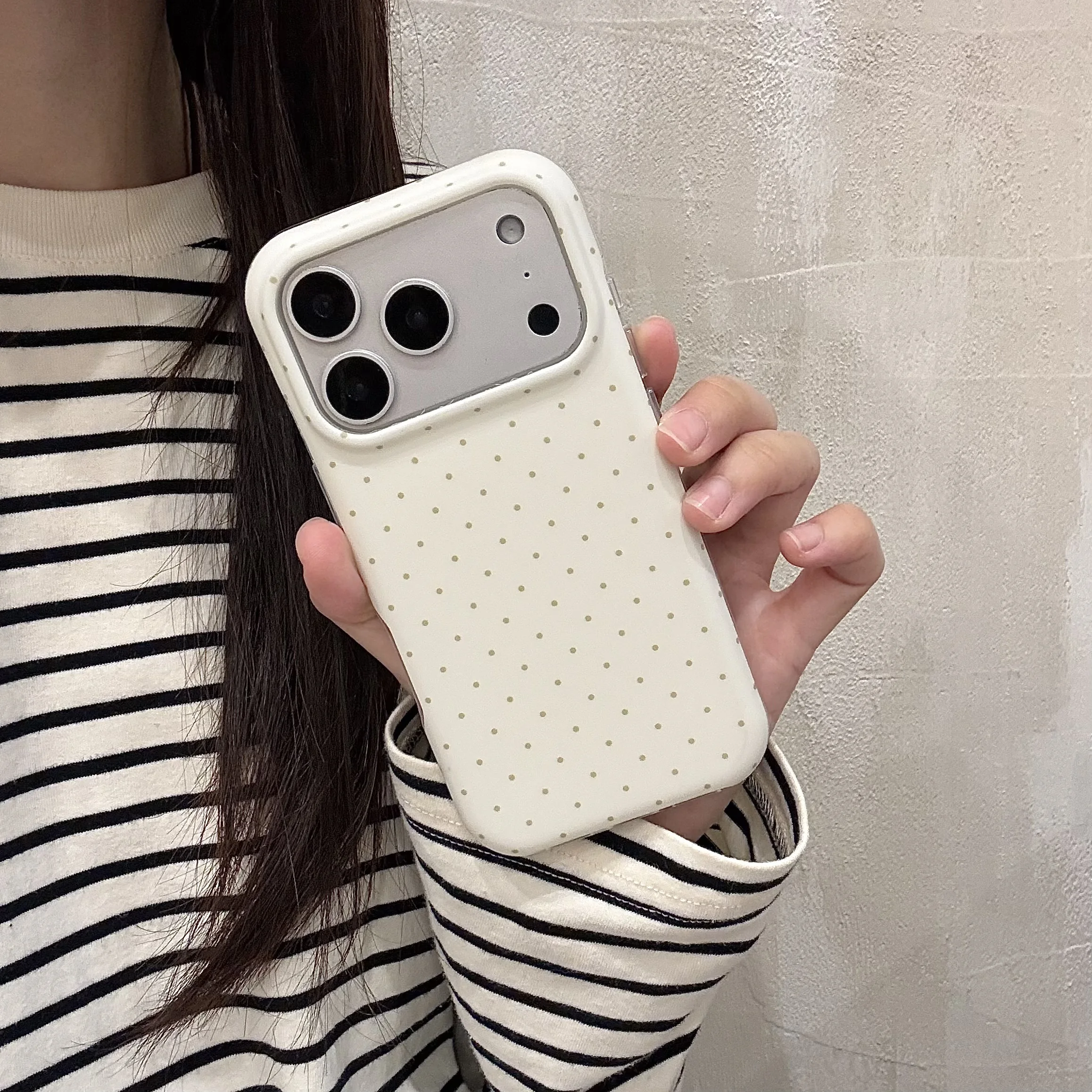 Niedliche Polka Dot Flüssigsilikon Minimalistische Ästhetische Handyhülle für iPhone 18 17 16 15 14 11 12 13 Pro Max Plus Rückseiten-Cover – Detail 3