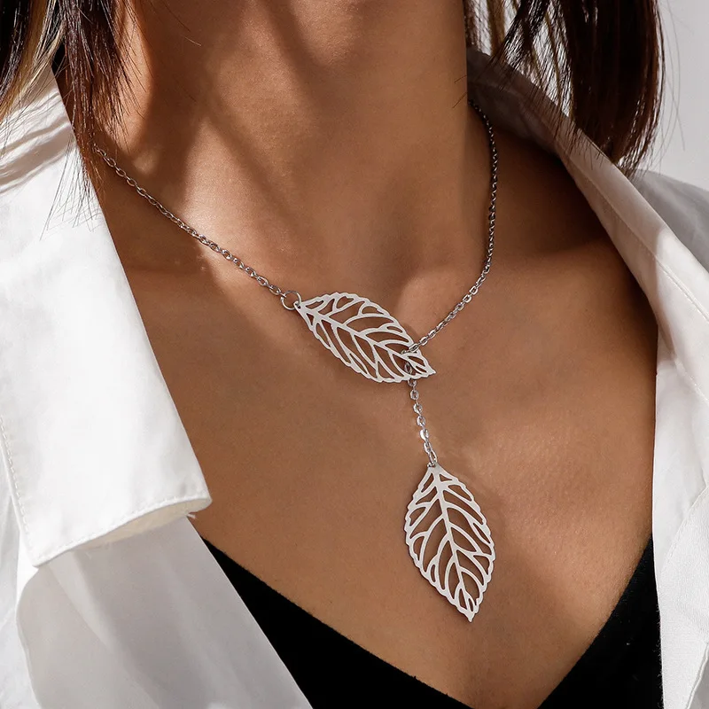 Trending Hollow Two Leaves Pendant Necklace For Women Minimalist Wild Double-Leaf Clavicle Necklace Couple Valentine's Day Gifts