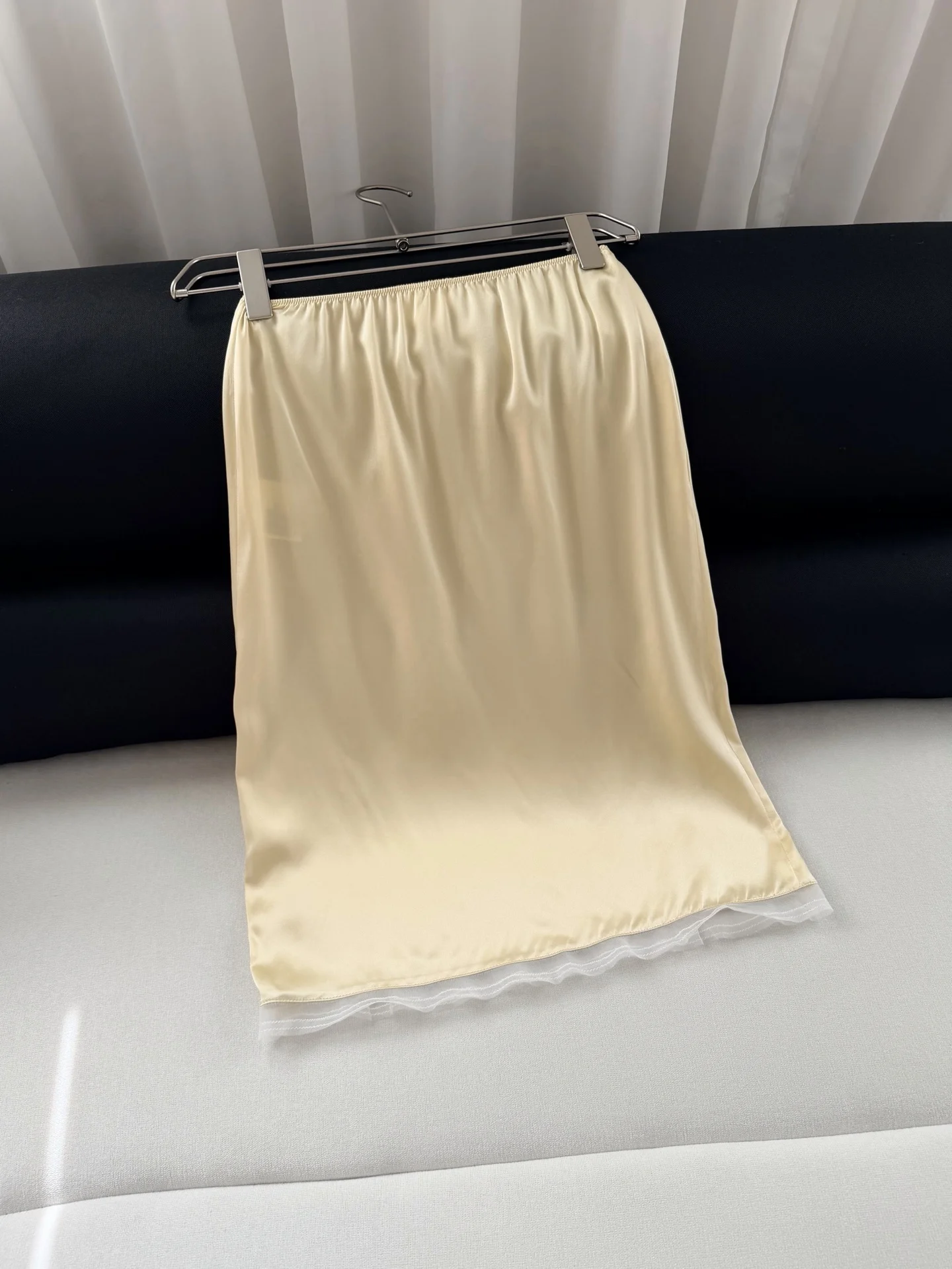 

2026 New High Quality Elegant Fashion 100% Satin Silk High Grade Glossy Texture Lace Lace Mulberry Silk Half Skirt Women's Wear