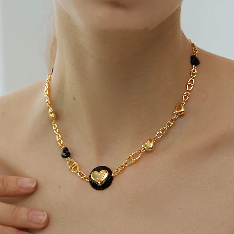 

Fashion Chic CC Style Black Agate Heart Charm 18K Gold Plated Choker Short Necklace For Women Modern Girl Neck Chain Accessories