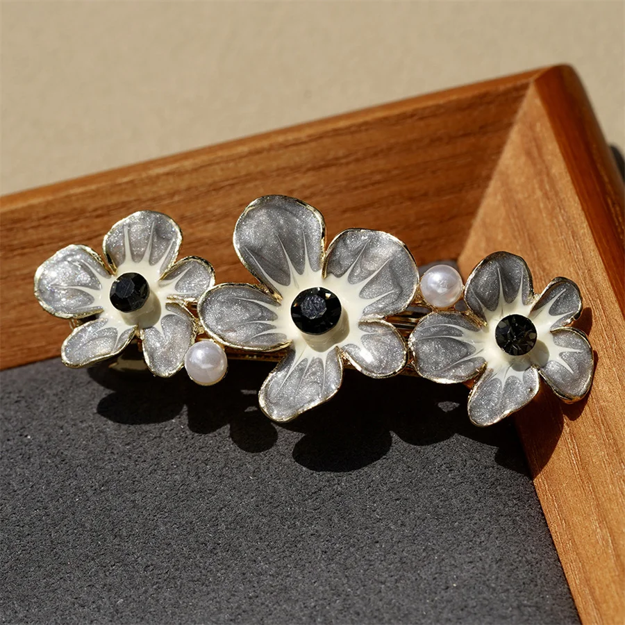 New delicacy pearl Flower Hair Claws Retro Hairpin Hair Clips Accessories For Women Shinning Ponytail Headwear