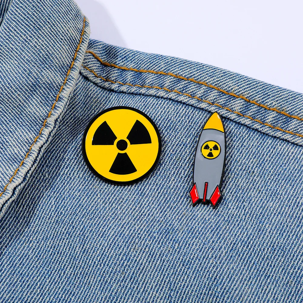 Radioactive Brooch Cartoon Radiation Sign Chemical Element Metal Badge Small Gift Wholesale Cap Pins for Backpacks Backpack Pin