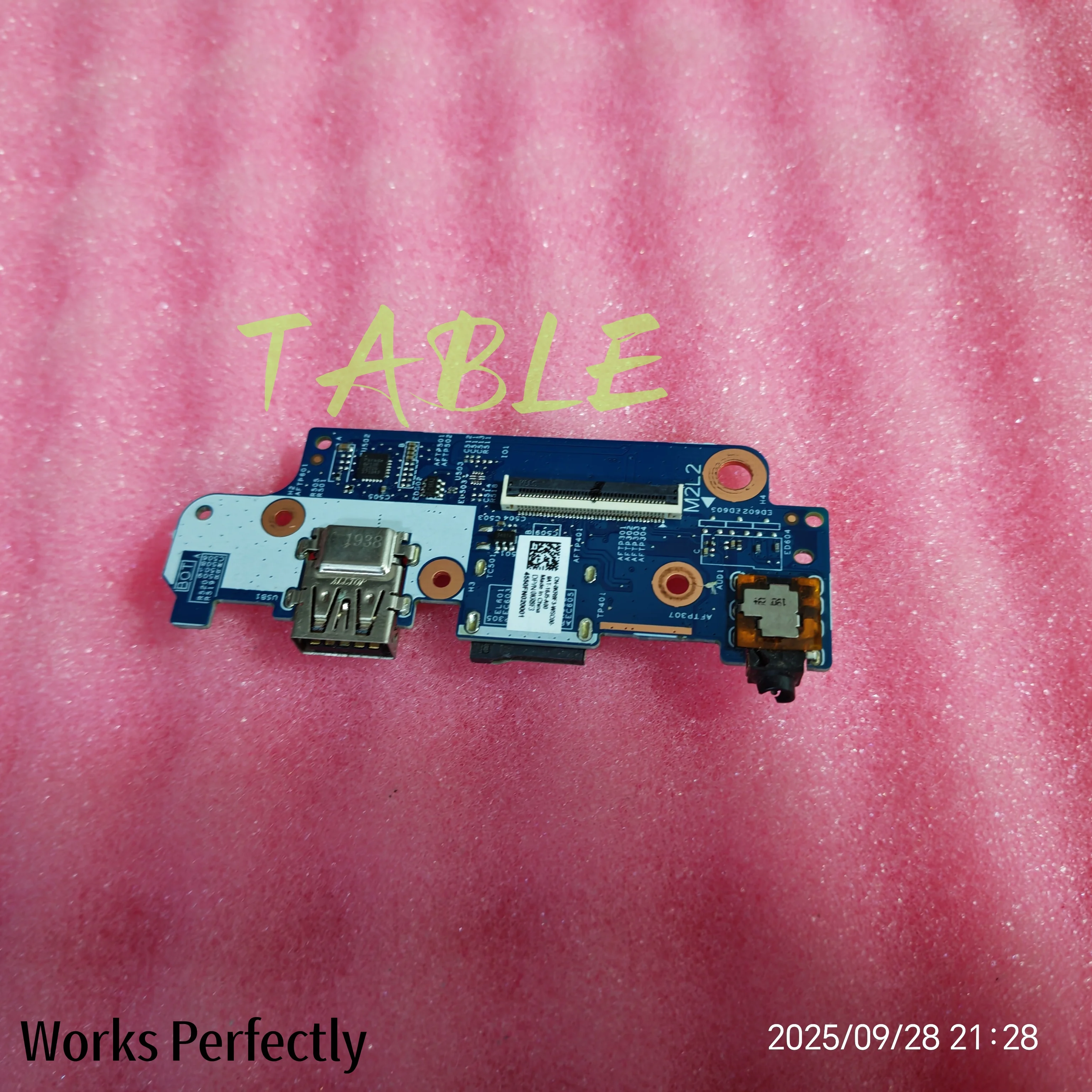 0KR8F3 Original for Dell Latitude E3300 3300 Button Switch Audio Port USB SD Card Reader 18A29-1 KR8F3