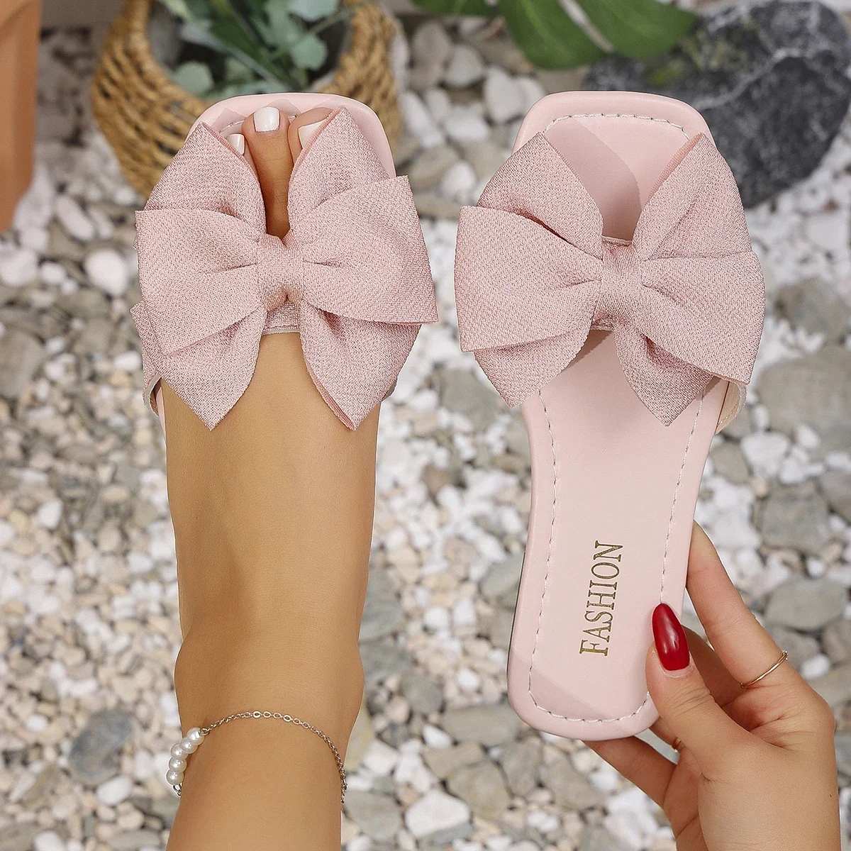 

Женские тапочки на плоской подошве, легкая уличная обувь для женщин, повседневные пляжные тапочки, летние модные сандалии с галстуком-бабочкой, домашние шлепанцы, женские