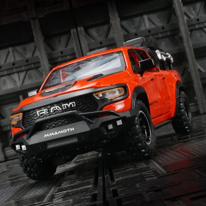1:32 RAM MAMMOTH Pickup Simulazione Modello di auto in lega Suono e luce Tirare indietro Giocattolo per bambini da collezione Regalo di compleanno