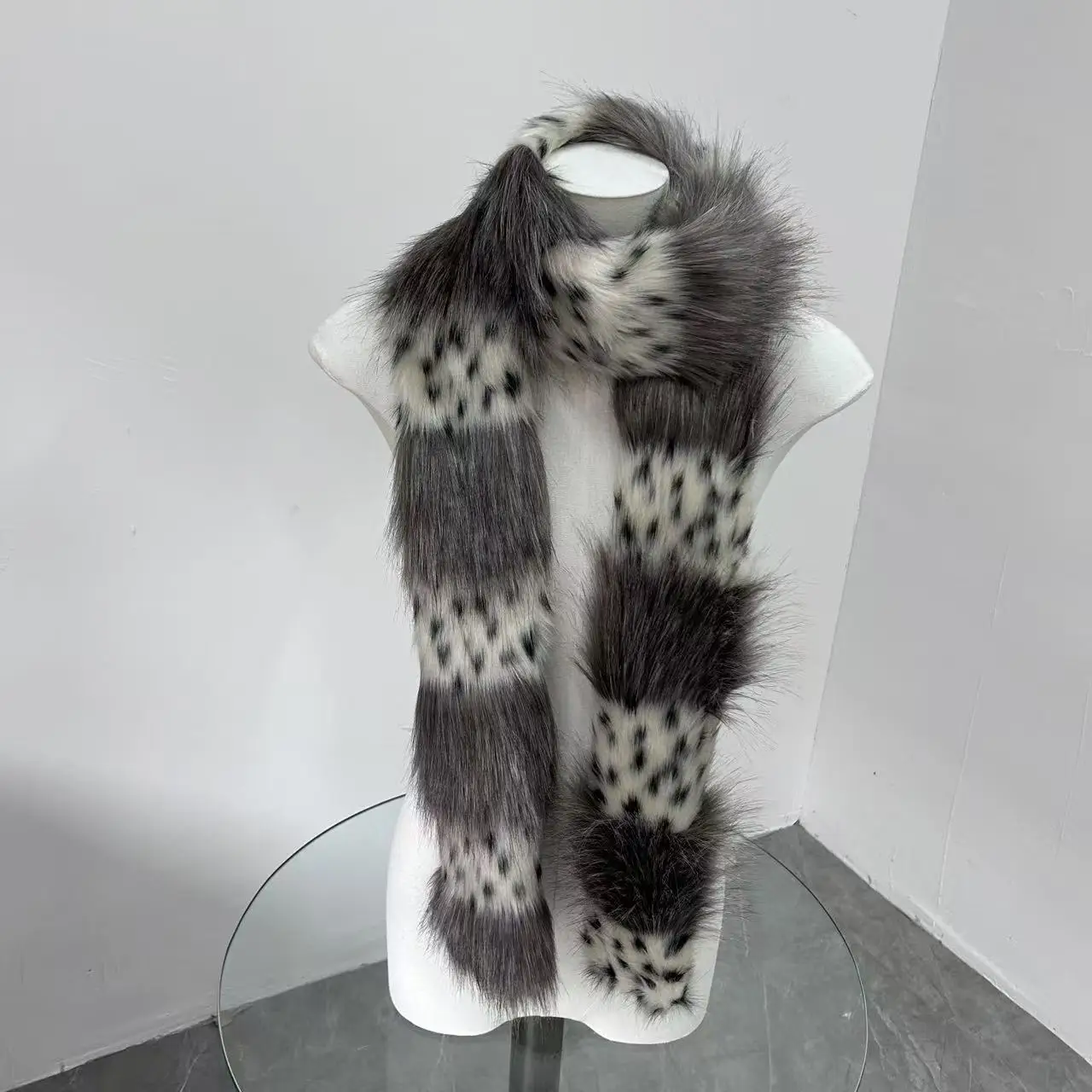 

Original Leopard print plush polka dot scarf millennial spicy girl subculture splicing warmth Y2K Winter accessories for woman