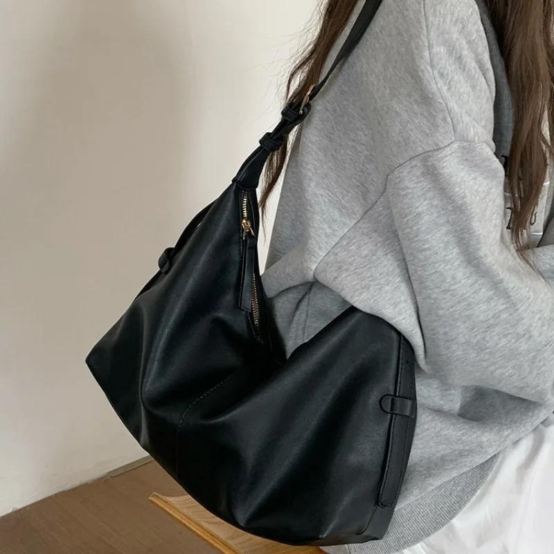 

2025 New Slouchy Stylish Tote Bag Large Capacity Versatile Shoulder Bag Casual Retro Underarm Purse for Daily Commute Shopping
